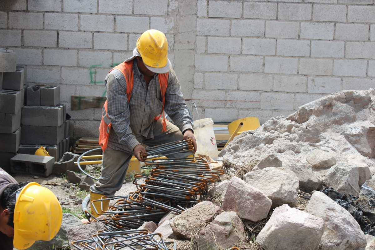 How to track employee productivity for construction project